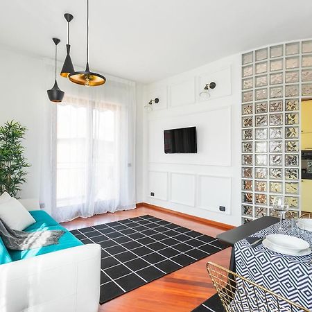 Santa Chiara Apartment By Myhomeincomo Zewnętrze zdjęcie
