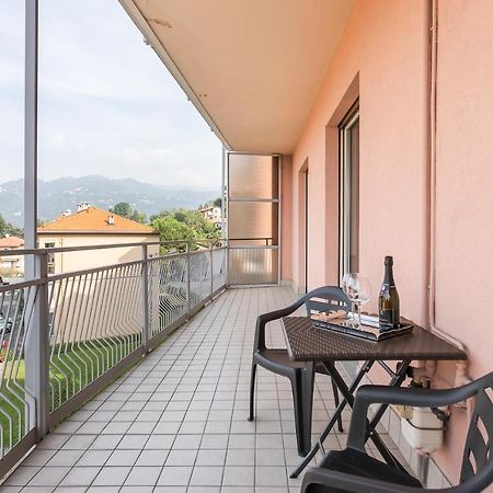 Santa Chiara Apartment By Myhomeincomo Zewnętrze zdjęcie
