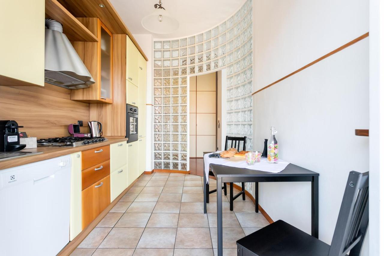 Santa Chiara Apartment By Myhomeincomo Zewnętrze zdjęcie