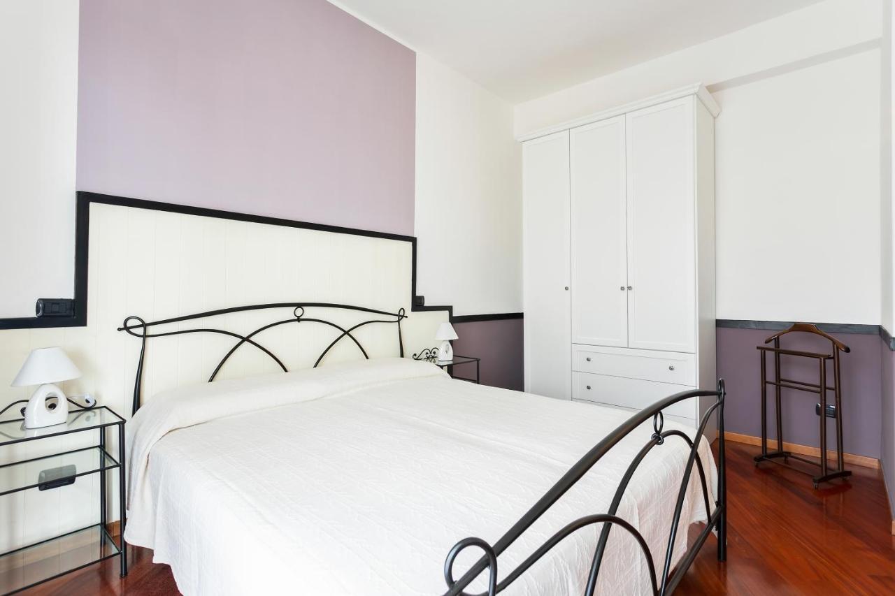 Santa Chiara Apartment By Myhomeincomo Zewnętrze zdjęcie