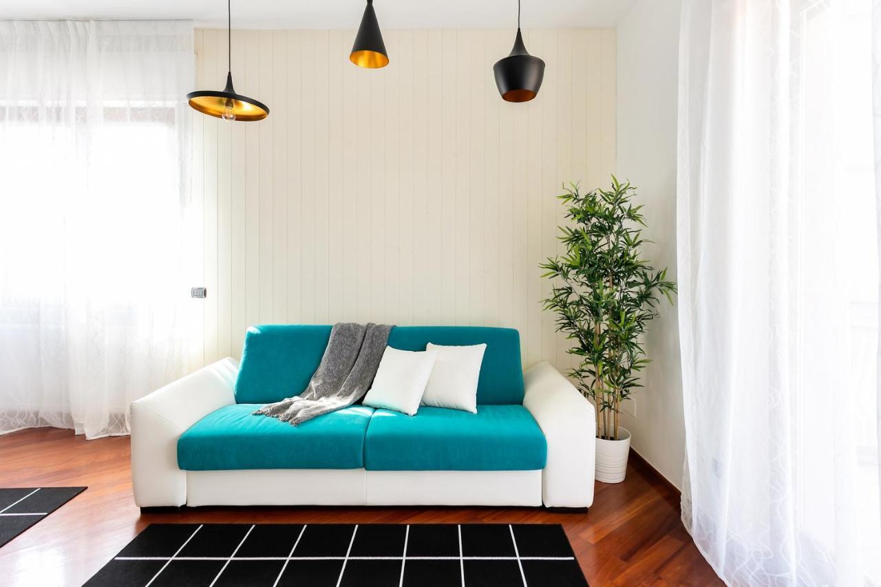 Santa Chiara Apartment By Myhomeincomo Zewnętrze zdjęcie