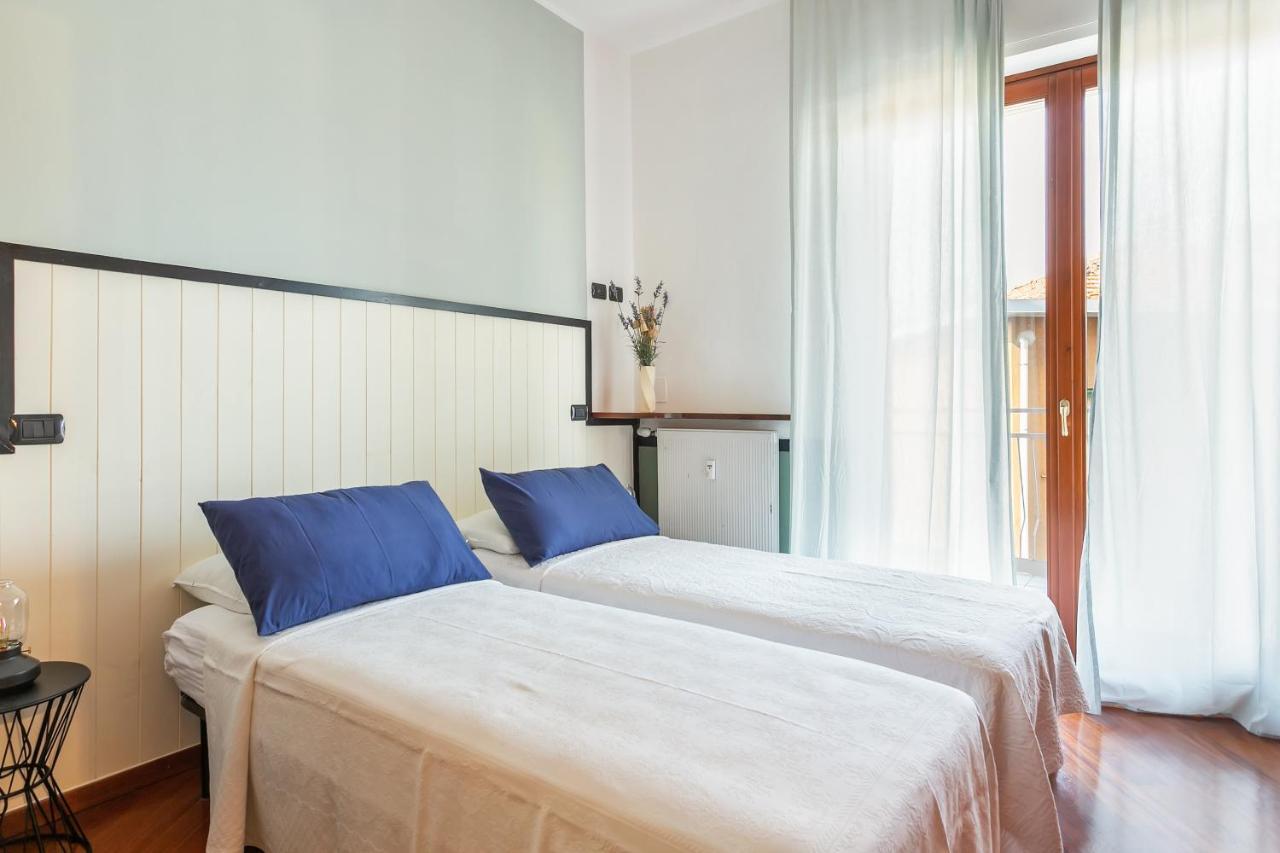 Santa Chiara Apartment By Myhomeincomo Zewnętrze zdjęcie