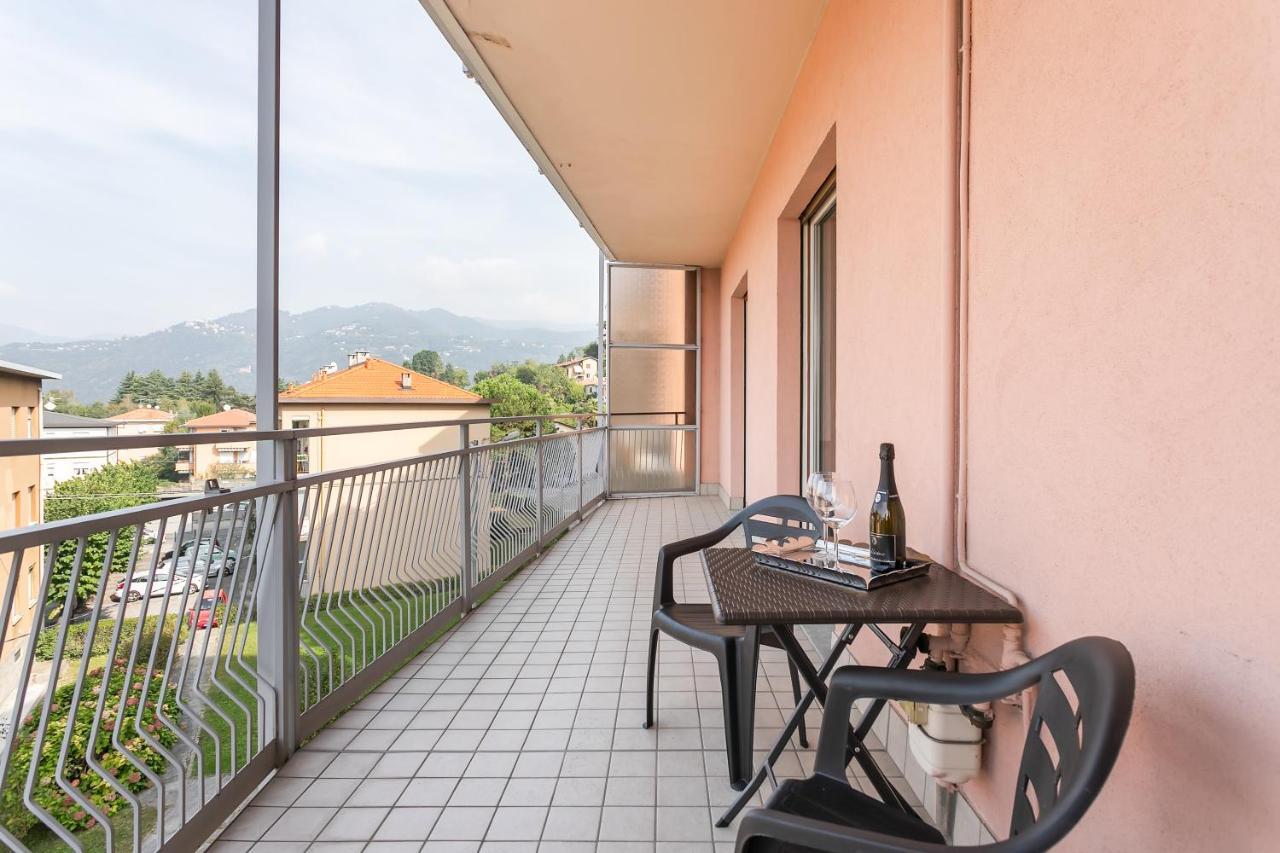 Santa Chiara Apartment By Myhomeincomo Zewnętrze zdjęcie