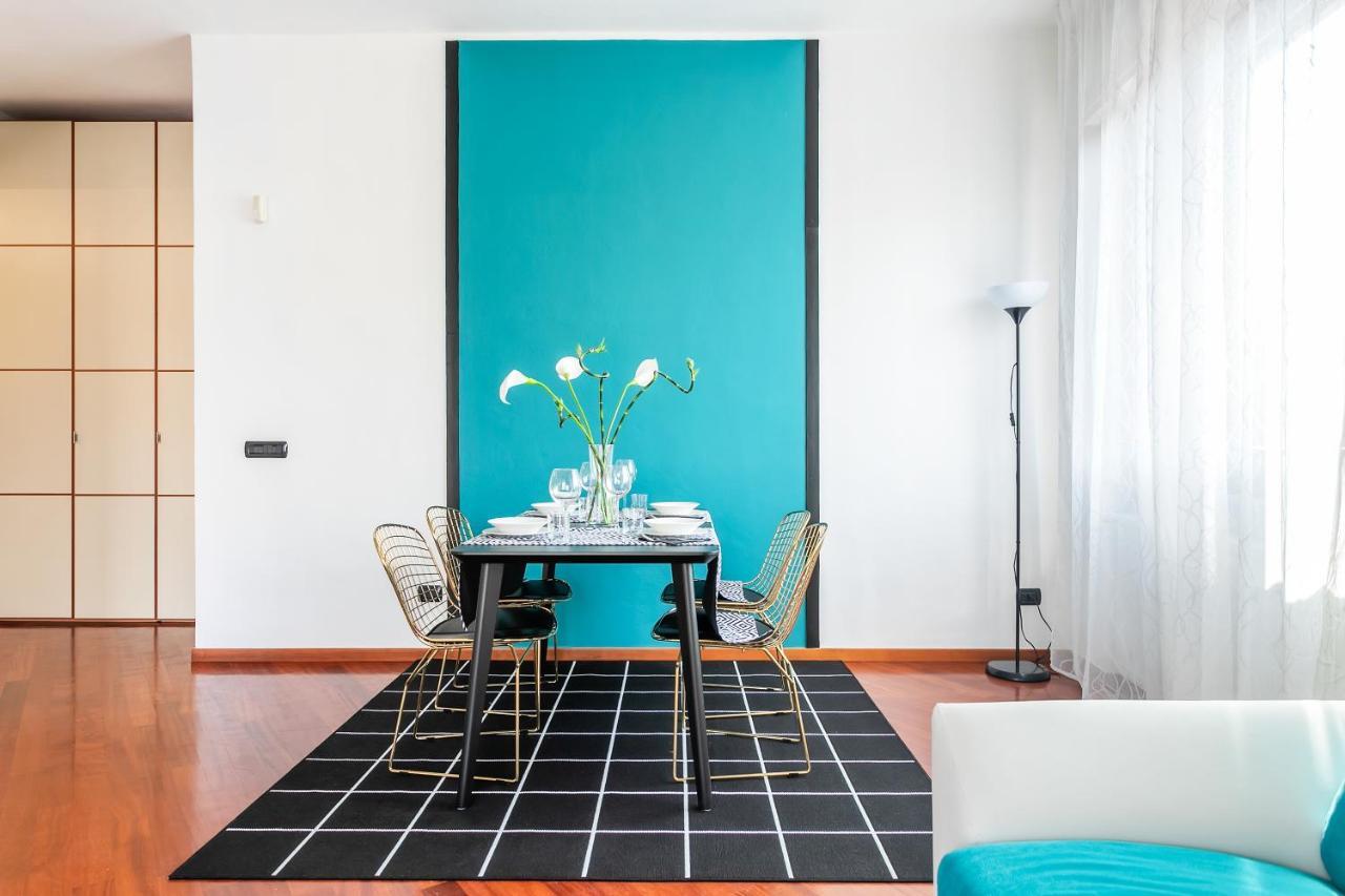 Santa Chiara Apartment By Myhomeincomo Zewnętrze zdjęcie
